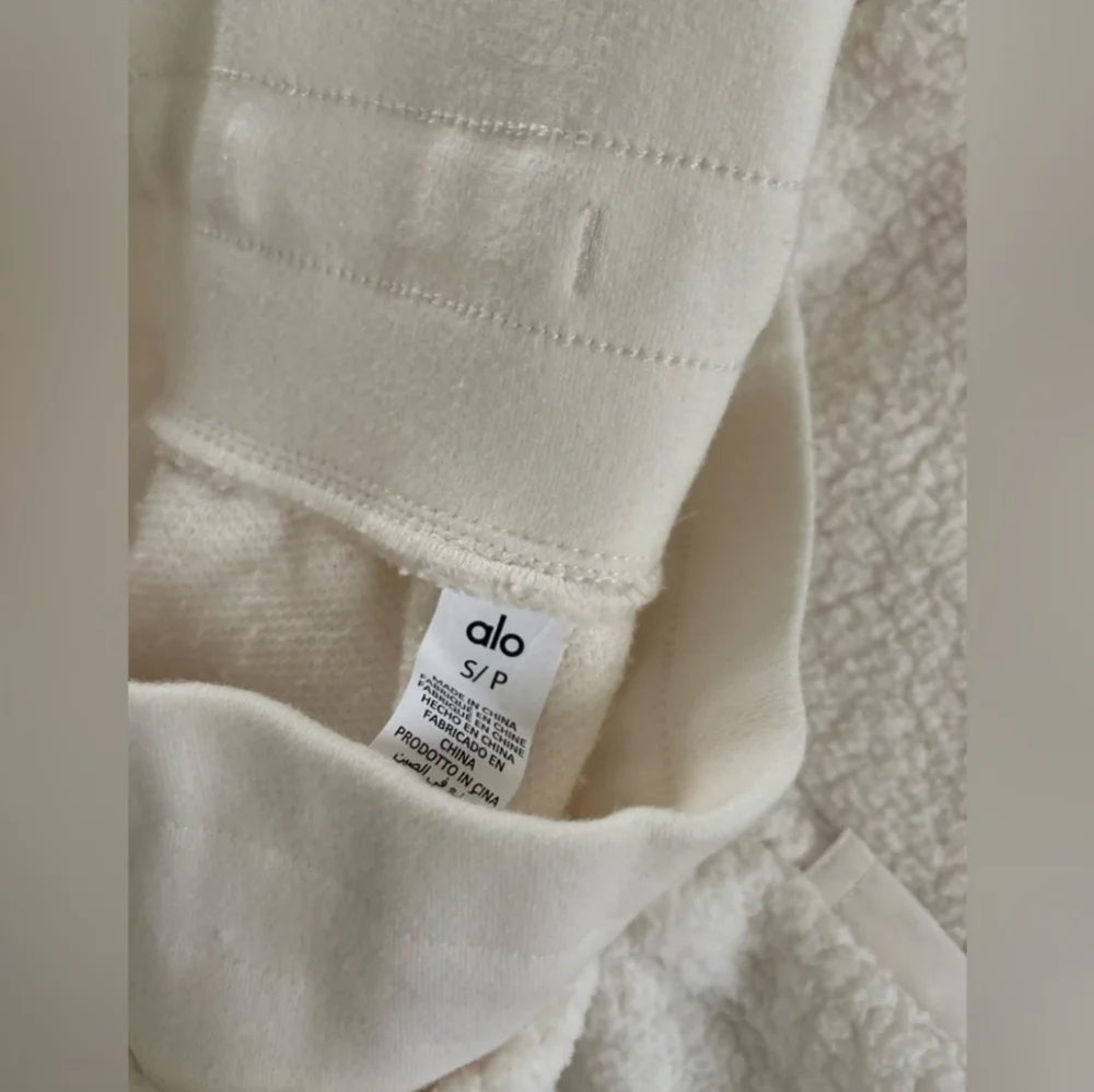 Alo Micro Sherpa High-Waist Solstice Sweatpants - Picture 5 of 6